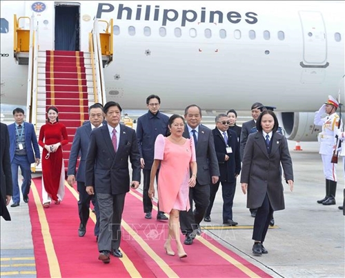 Tổng thống Philippines tới Hà Nội, bắt đầu thăm cấp Nhà nước đến Việt Nam